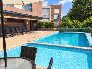 Modern Apartment Pool, Gym & Parking - 3