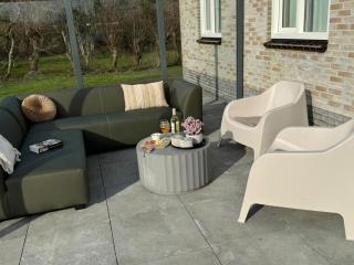 Charming bungalow on Ameland with a beautiful garden - 9