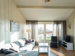 Charming bungalow on Ameland with a beautiful garden - Ballum - 9