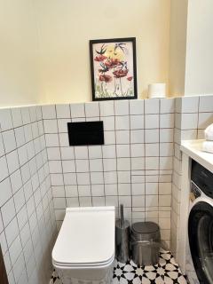 Golden Square Boutique Apartment - 4