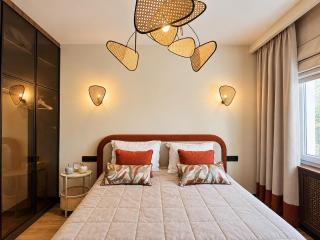 Golden Square Boutique Apartment - 8