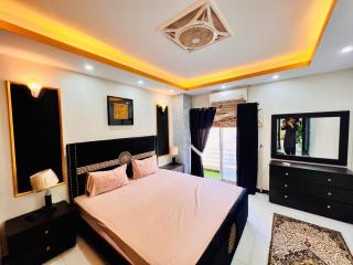 Per day and short time room available for rent - 2