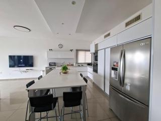 Stunning Penthouse with sea views and private heated pool - 8