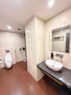 Hotel Happy Inn - Laxmi Nagar - 1