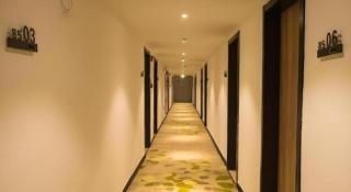 GreenTree Inn Express Hainan Haikou Haixiu Zhong Road - 4