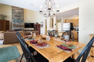 SlopeSide Chalet- Ski to and from your home! - 3