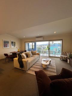 Coastal Calm - Crows Nest Apartment, Whitianga - 1
