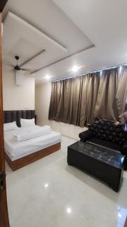 Hotel Vistara cafe and restaurant - 4