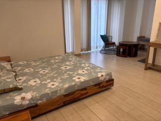 Artist's Abode - 5