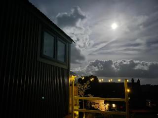Romantic Shepherds Hut near Bude, North Cornwall - 1