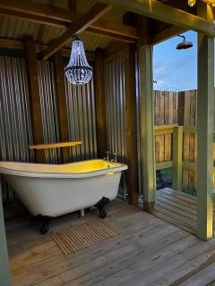 Romantic Shepherds Hut near Bude, North Cornwall - 4