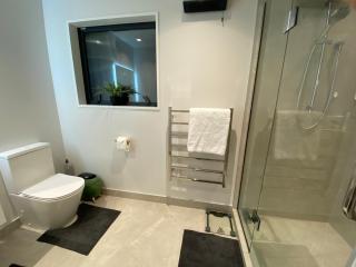 Kendal Ave 2BR Home 6 min to Airport - 1