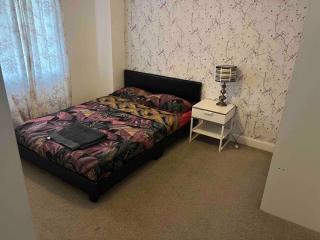 Spacious Holiday House in Central West Midlands - 6 Bedrooms - 4