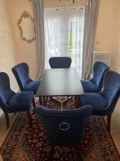 Spacious Holiday House in Central West Midlands - 6 Bedrooms - 6