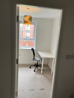 Spacious Holiday House in Central West Midlands - 6 Bedrooms - 9