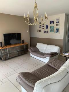 Plain pied avec piscine privée chauffée - 8