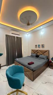 Auggie Villa - 6