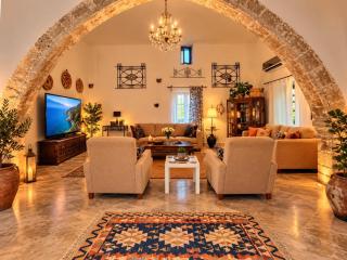 Historic Stone Villa with Private Pool, Garden & Full Sea View - Kyrenia - 0