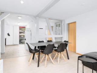 3BR Spiez Center Apt Parking & Balcony near Interlaken - 9