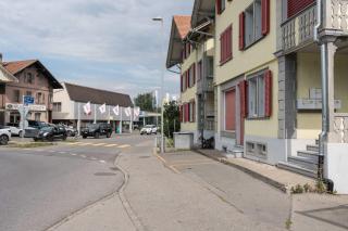 3BR Spiez Center Apt Parking & Balcony near Interlaken - 4