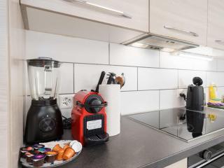 3BR Spiez Center Apt Parking & Balcony near Interlaken - 2
