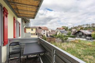 3BR Spiez Center Apt Parking & Balcony near Interlaken - 1