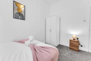 Private Bedroom Blackpool Central Location - 5