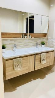 Luxury Farm Holiday Villa - 8