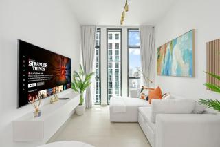 Chic 1BR Apartment | Balcony & Views | JVC Dubai - 9