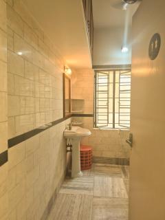 Lakefront Villa with swimming access to the lake - 8