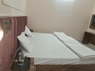 HOTEL SACHIN INn - 8