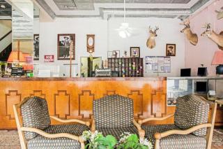 OYO Historic Cameron Hotel Brownsville I-69E - 4