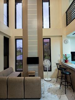 ZMZ Silang Stylish 2BR Loft with Rooftop Deck near Tagaytay - 6