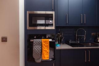 Luxurious 1BR House By FairyPools Waterfront - 3