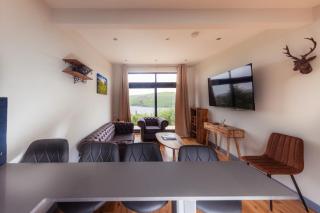 Luxurious 1BR House By FairyPools Waterfront - 9