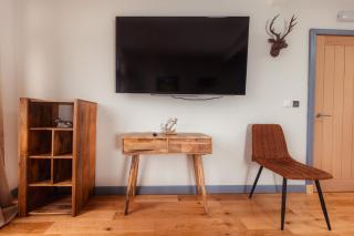 Luxurious 1BR House By FairyPools Waterfront - 6