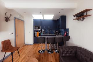 Luxurious 1BR House By FairyPools Waterfront - 1