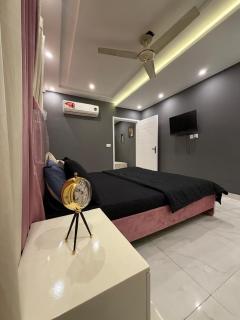 Self Check-in New Furnished Apartment Bahria Lahore - 9
