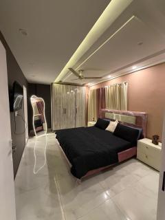 Self Check-in New Furnished Apartment Bahria Lahore - 4