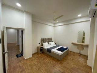 A V Home's Service Apartment 3Bhk - 4