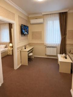 Baku Express Guest House - PRIVATE rooms with SHARED bathrooms - 4