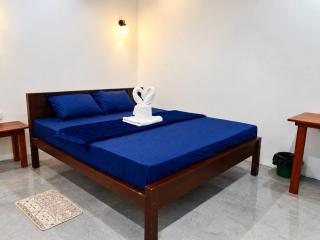 ALZA BAY Hotel - 1
