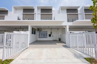 Bayu Hills Lodge House - 4R4B - 14Pax - Sendayan - 1