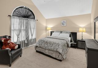 Comfy Family Basecamp • Vine Grove home - 7