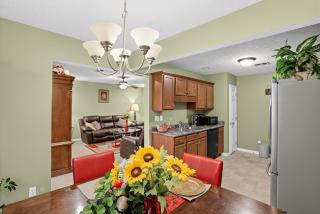 Comfy Family Basecamp • Vine Grove home - 9