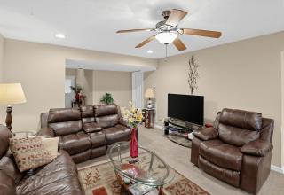 Comfy Family Basecamp • Vine Grove home - 4