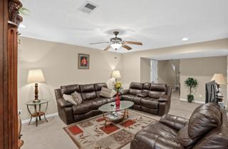 Comfy Family Basecamp • Vine Grove home - 3