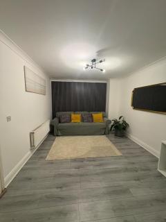 Modern 1-Bed Guest House Navan - 9