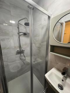 Modern 1-Bed Guest House Navan - 8