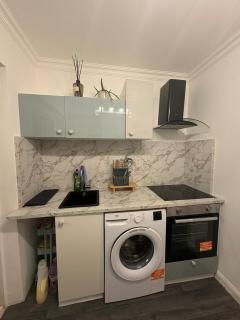 Modern 1-Bed Guest House Navan - 3